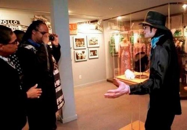 11 теории на заговор во кои верувале малкумина, но се покажале како вистинити