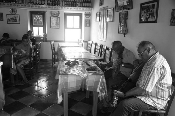 Грчкиот остров на којшто жените се главни