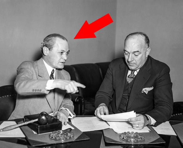 11 теории на заговор во кои верувале малкумина, но се покажале како вистинити