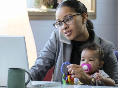Зошто децата на мајките што работат стануваат посреќни возрасни?