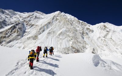 Зошто толку многу луѓе умираат на Монт Еверест?