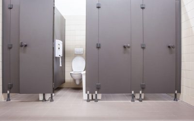 Докторите предупредуваат: Ова скоро сите го прават во јавен тоалет, а никако не би смееле
