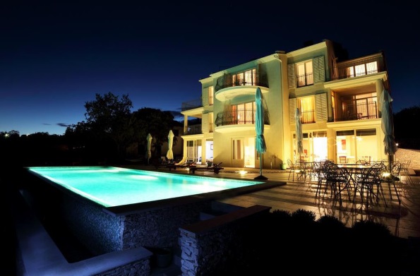 15 најубави базени на хрватскиот брег кои ќе сакате да ги посетите