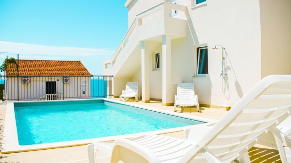 15 најубави базени на хрватскиот брег кои ќе сакате да ги посетите