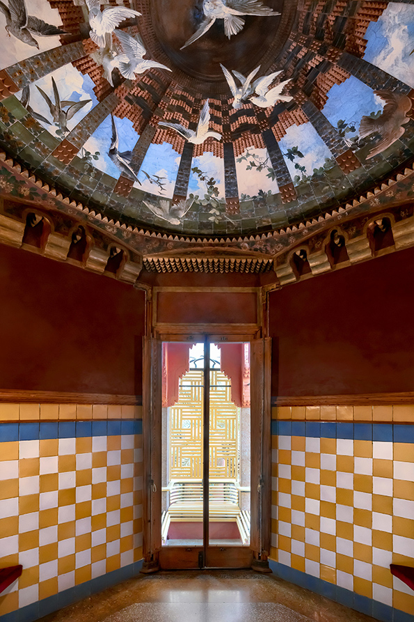 Прекрасната архитектура на куќата Висенс која ја направил Антони Гауди