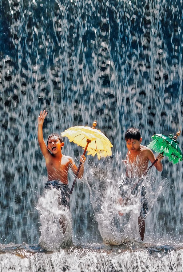 Фотографи преку нивните фотографии се обиделе да прикажат што значи среќата ширум светот