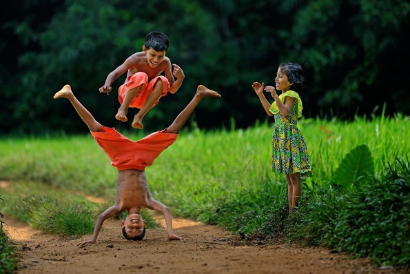 Фотографи преку нивните фотографии се обиделе да прикажат што значи среќата ширум светот