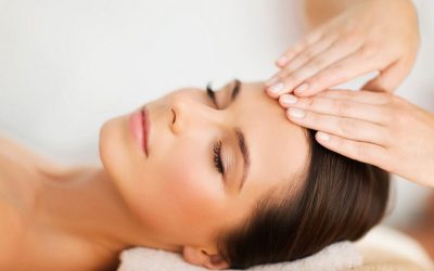 Домашна масажа за лице против брчки