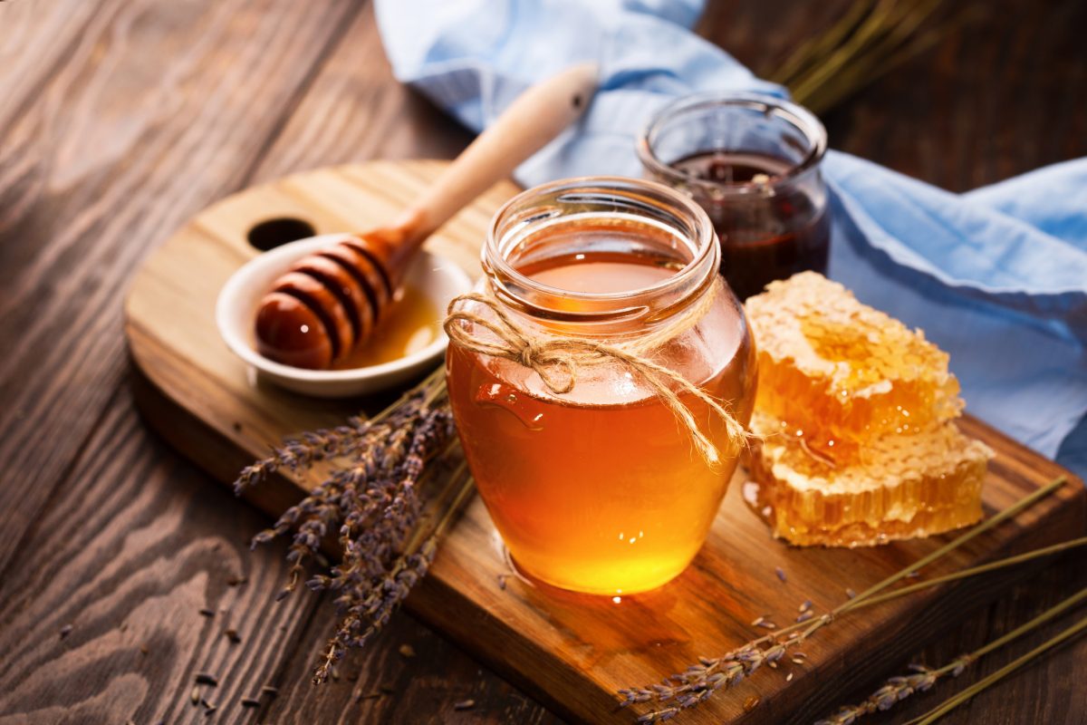 Како да проверите дали медот е природен?