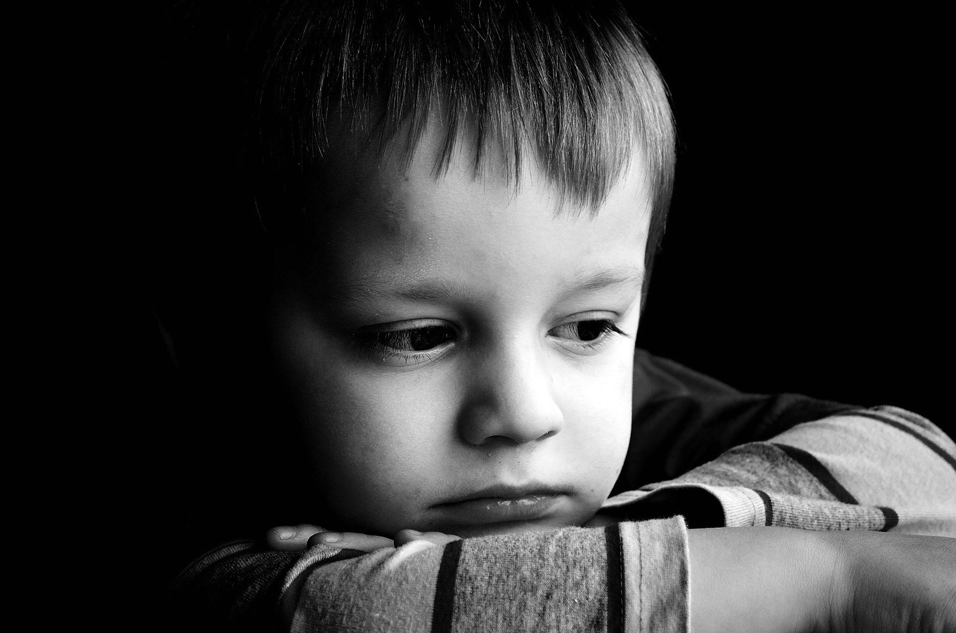 10 знаци на депресија кај вашето дете кои не треба да ги игнорирате