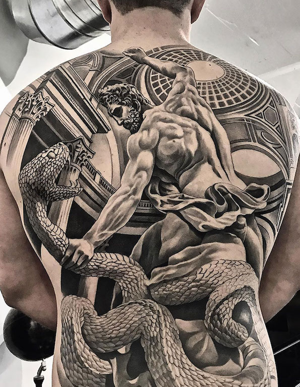 Импресивни тетоважи кои го претвораат цел грб во уметничко платно