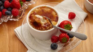 Рецепт за класично крем бруле: Десерт на кој не можете да му кажете „не“