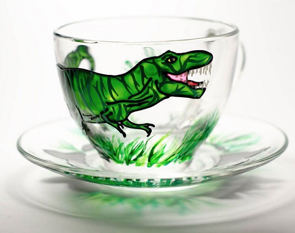 Прекрасни цртежи нацртани на стаклени садови