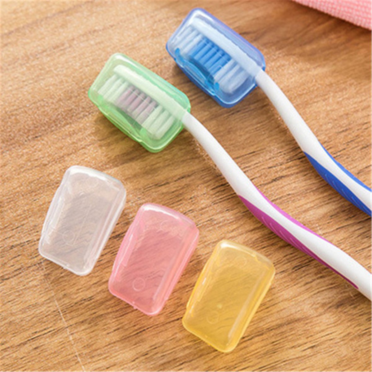 Зошто никогаш не треба да ставате пластично капаче на вашата четка за заби?