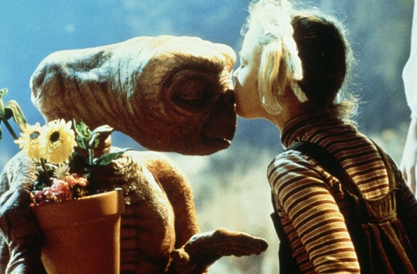 „И-Ти си оди дома“: 10 вистини за вонземјанинот кои ни го обележа детството