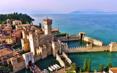 Оваа трвдина е изградена на езеро и е една од најзачуваните во Италија