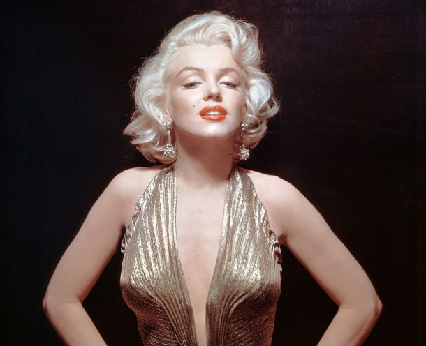 Фотографии што ја покажуваат привлечноста на жените од 60-тите