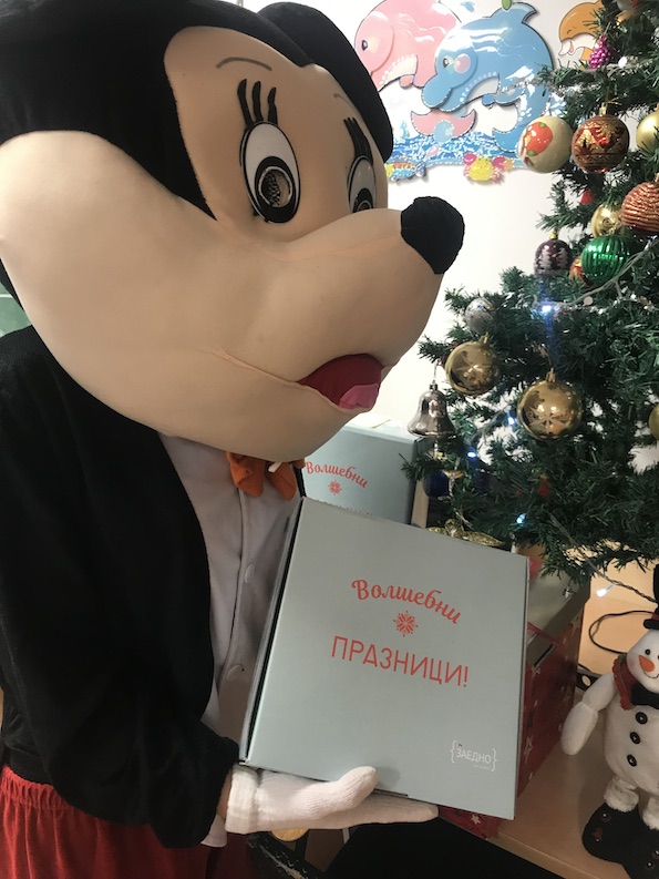 Дрогериите dm донираа новогодишни пакетчиња за деца од Тетово, Битола и Скопје 6