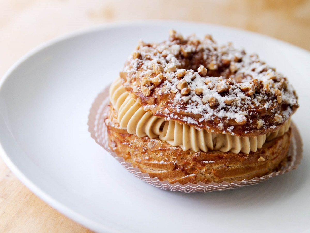 Морате да ги пробате овие француски колачи: „Paris Brest“ со крем од кафе