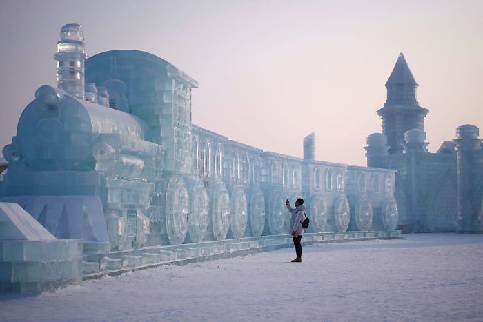 20 прекрасни фотографии од Фестивалот на скулптури од снег и мраз во Харбин што ќе ве натераат да посакате да го посетите