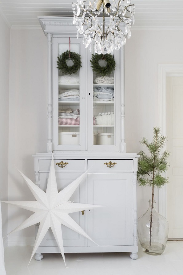 Полна белина и шарм: Мала куќичка како од најубавата зимска бајка