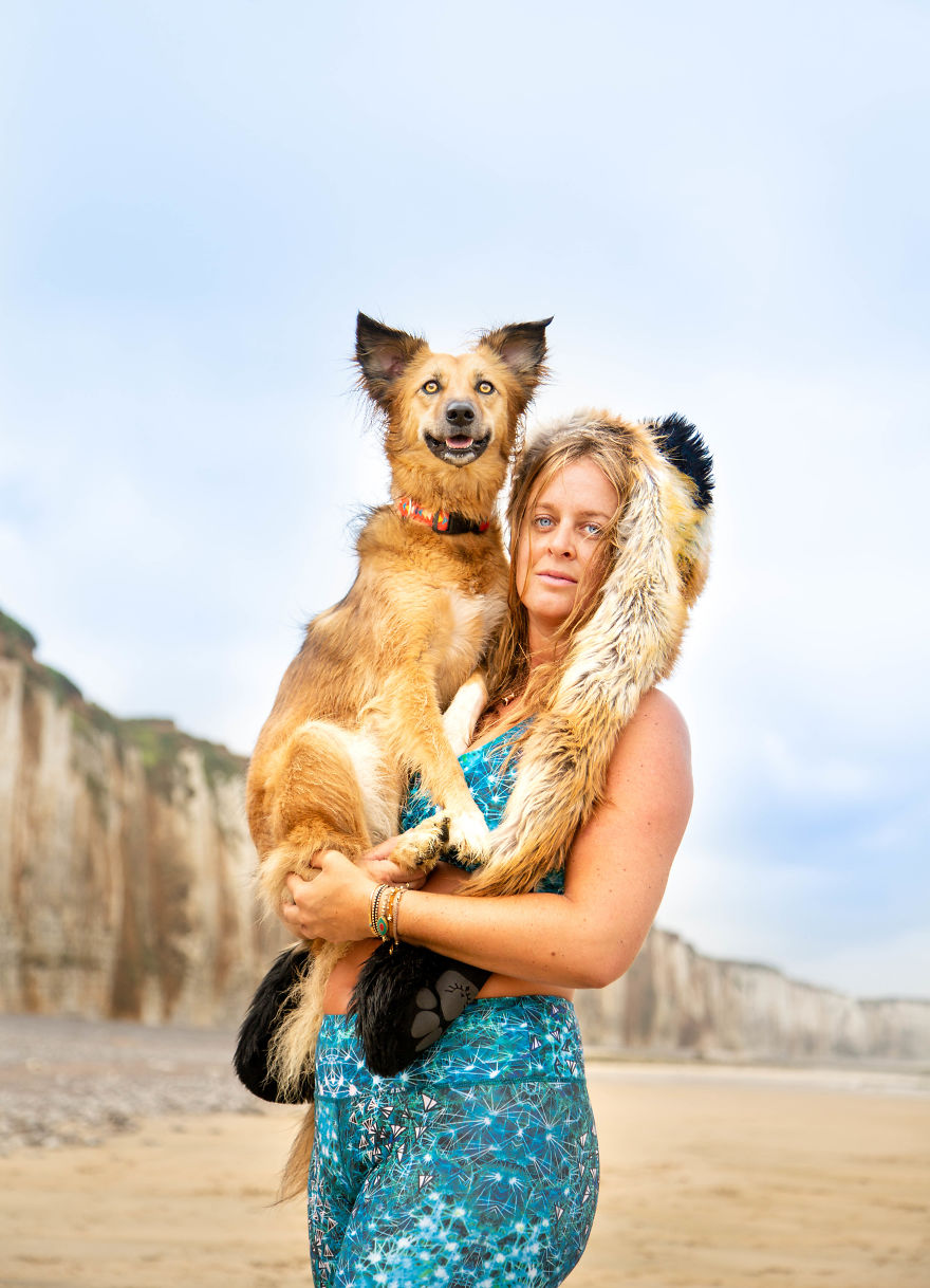 Авантурите на едно посвоено куче што се плаши да пешачи