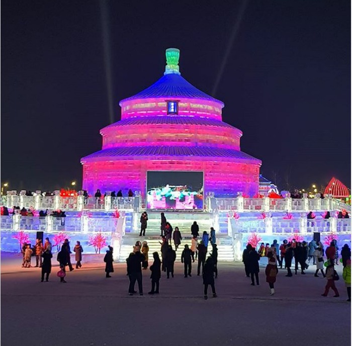 20 прекрасни фотографии од Фестивалот на скулптури од снег и мраз во Харбин што ќе ве натераат да посакате да го посетите