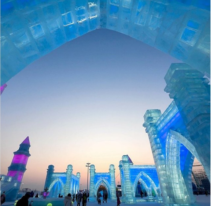 20 прекрасни фотографии од Фестивалот на скулптури од снег и мраз во Харбин што ќе ве натераат да посакате да го посетите