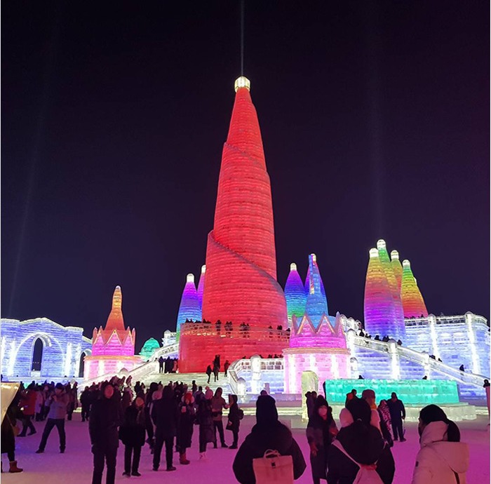 20 прекрасни фотографии од Фестивалот на скулптури од снег и мраз во Харбин што ќе ве натераат да посакате да го посетите