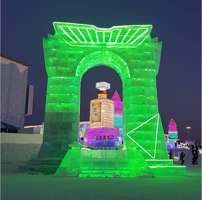 20 прекрасни фотографии од Фестивалот на скулптури од снег и мраз во Харбин што ќе ве натераат да посакате да го посетите