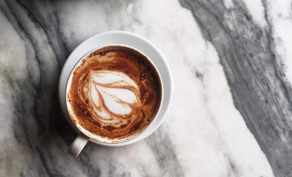 Лате со цимет и мед