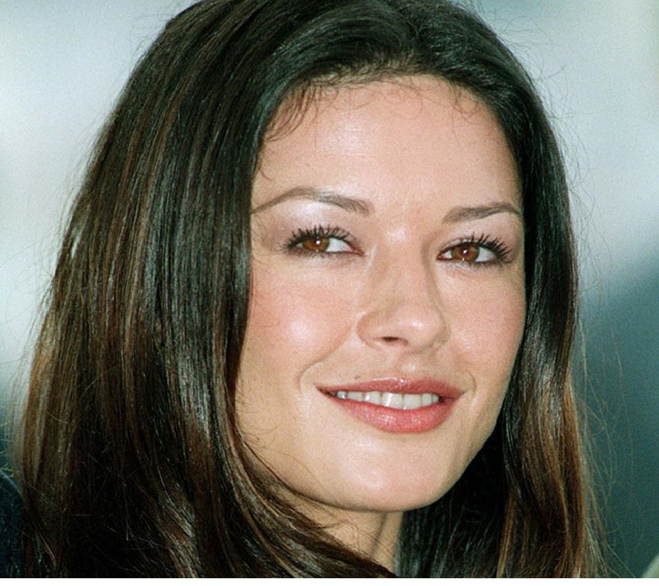 Еден пластичен хирург открива како денес би изгледале познатите актерки, кога природно би старееле