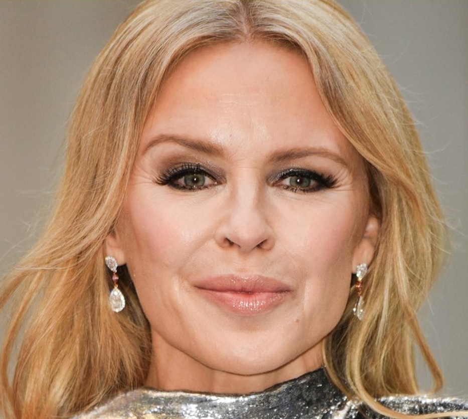 Еден пластичен хирург открива како денес би изгледале познатите актерки, кога природно би старееле