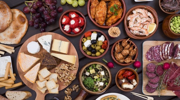 Храната ги зближува луѓето ширум светот: Запознајте ги најпознатите кујни во светот