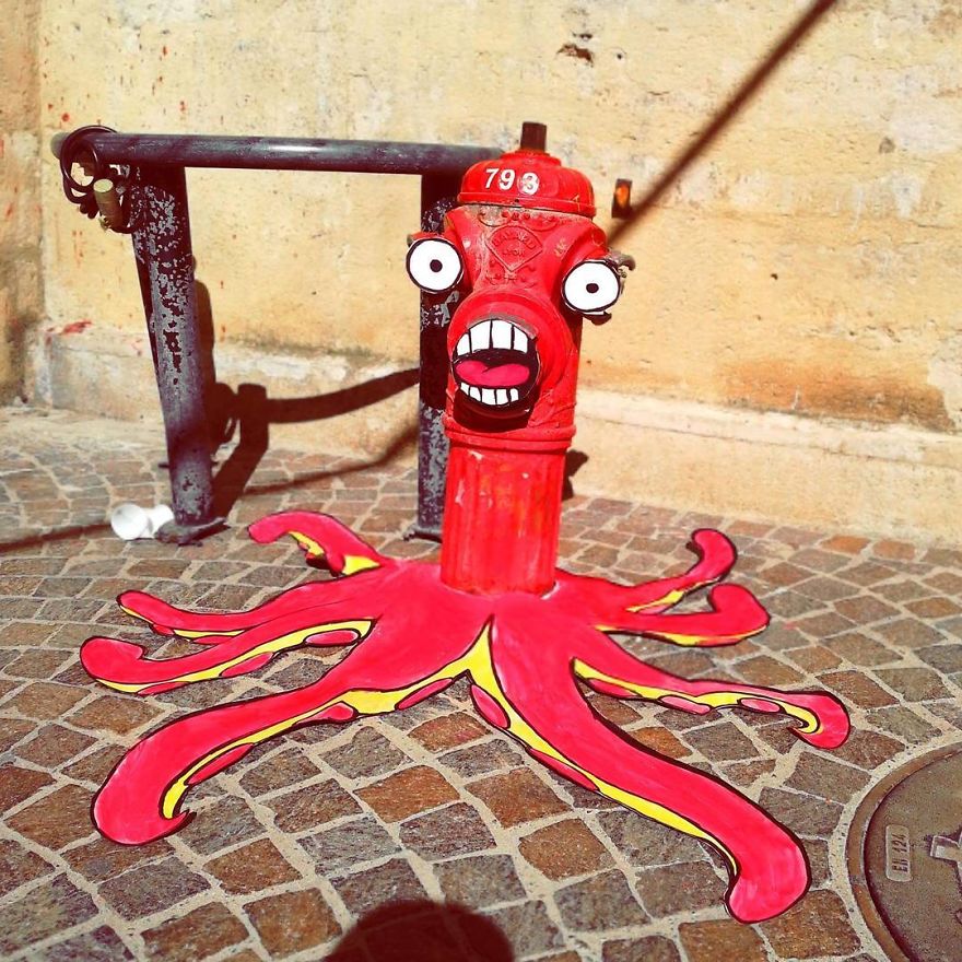 Уметник им додава ликови од цртаните филмови на сивите градови