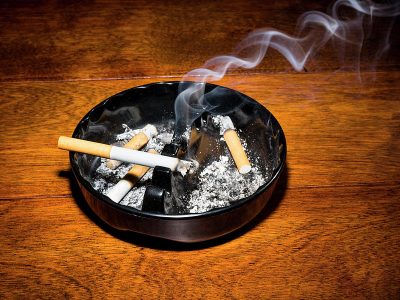 Дали знаете дека цигарата е штетна дури и откако ќе ја изгаснете во пепелникот?