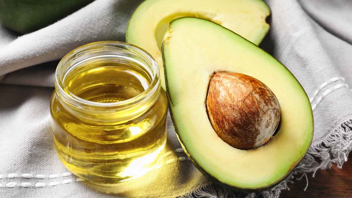 Зошто масло од авокадо е добро за вашата коса и тело?