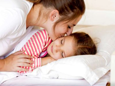 12 начини како да го разбудите вашето дете ако не сака да стане