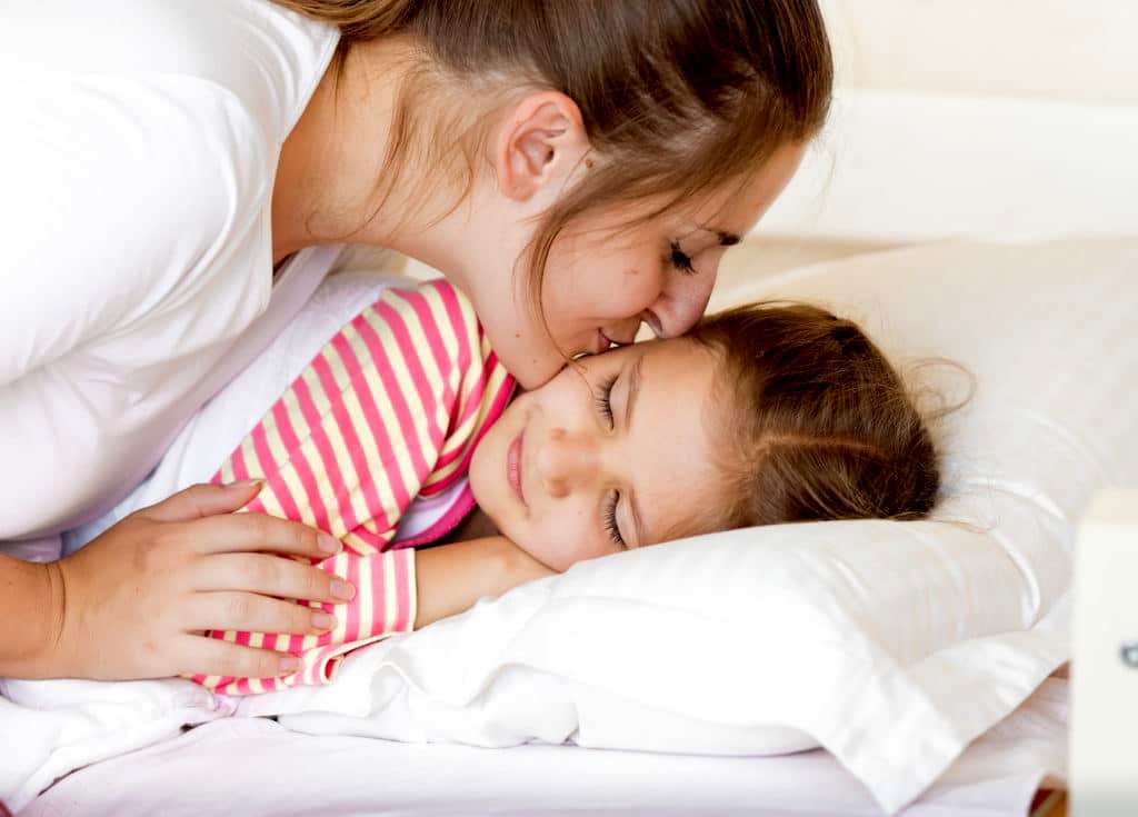12 начини како да го разбудите вашето дете ако не сака да стане