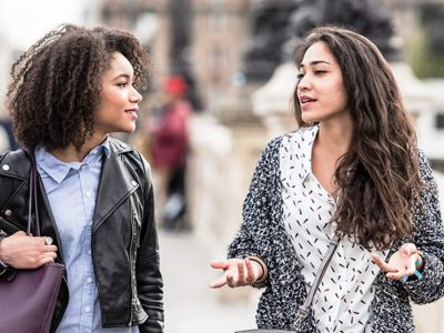 6 работи што никогаш не треба да им ги кажувате на пријателките што не се во врска