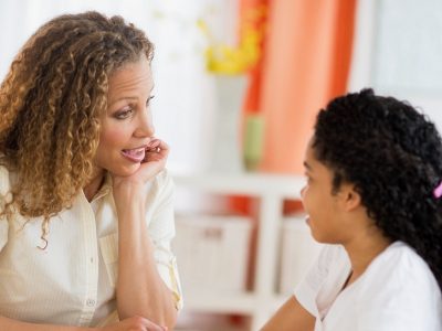 7 важни љубовни лекции што родителите треба да им ги кажат на своите ќерки