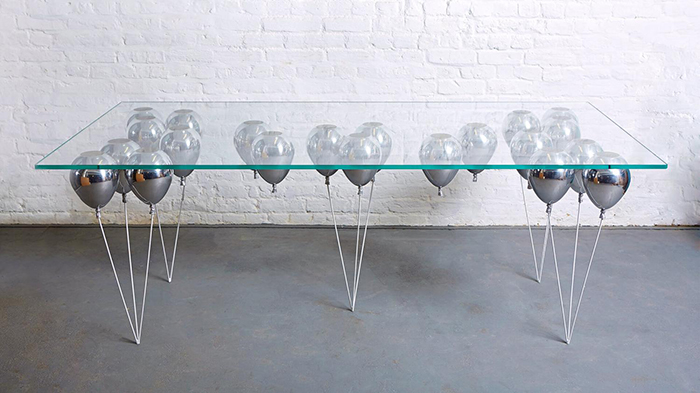 Стаклени маси инспирирани од балони што ќе ве вратат во детството