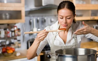 Брза помош за неуспешни оброци и десерти: Овие 10 кулинарски трикови ќе го спасат секое јадење