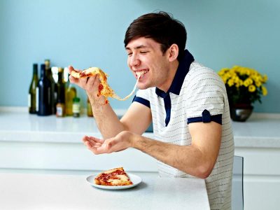 Науката открива дека пицата игра важна улога во квалитетот на спермата