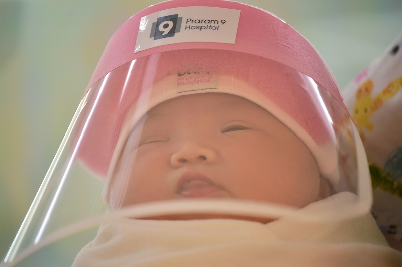Тајланд: Новороденчиња добија визири и го разнежија светот 