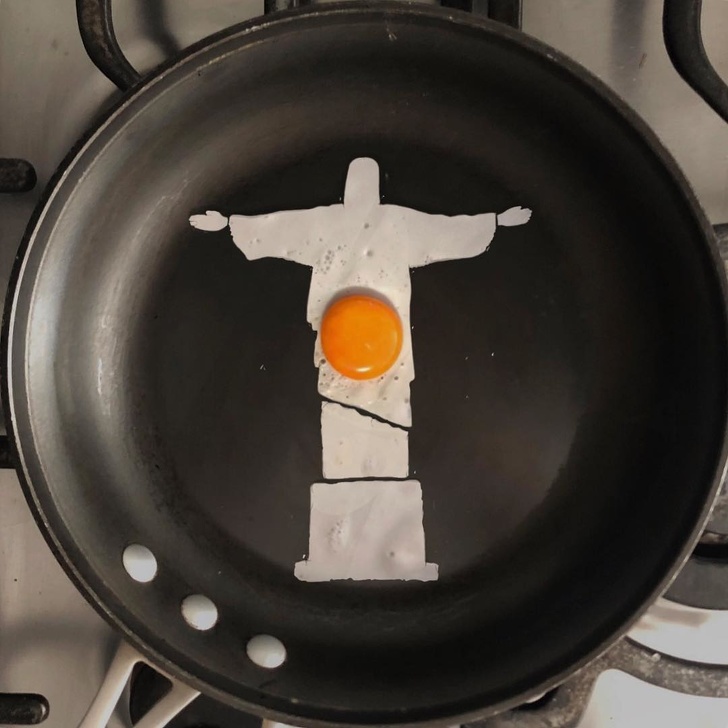 Уметник од Мексико користи тава како платно и создава уметнички дела од пржени јајца
