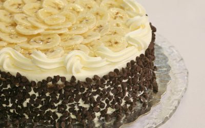 Банана сплит торта: Неодолив десерт што сите го обожаваат