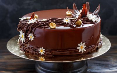Чоколадна торта со мед: Домашна торта со богата глазура
