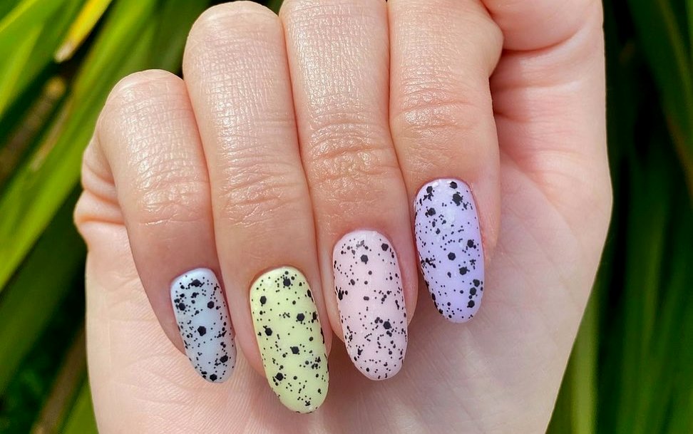 Како сами да направите едноставен велигденски маникир?