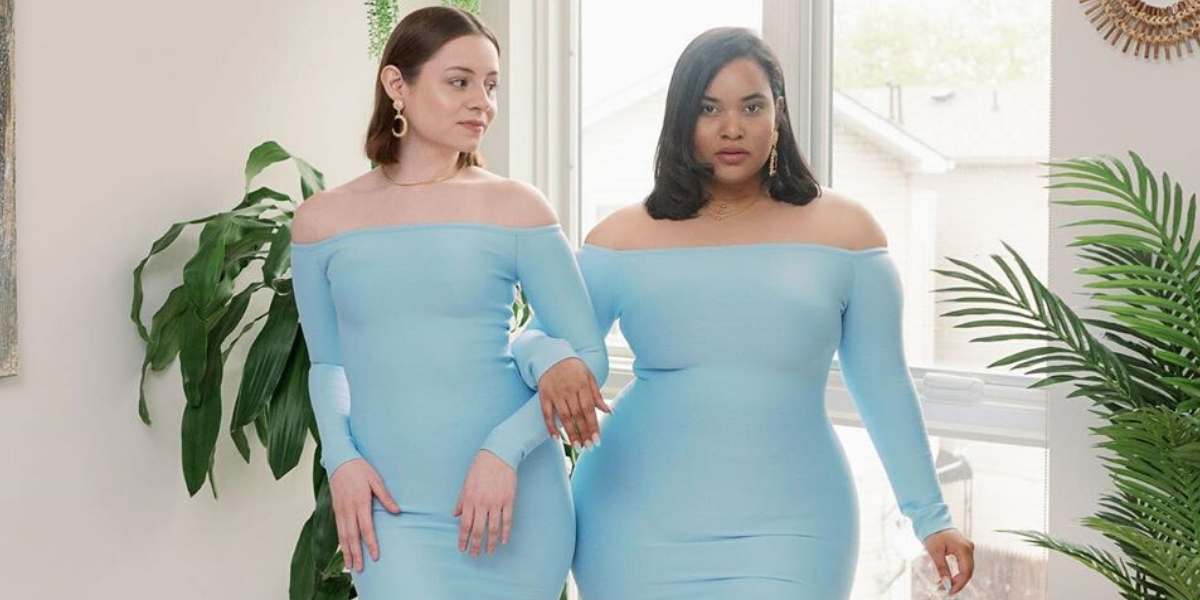 Две пријателки покажуваат како истата облека може да изгледа одлично на секоја форма на женско тело